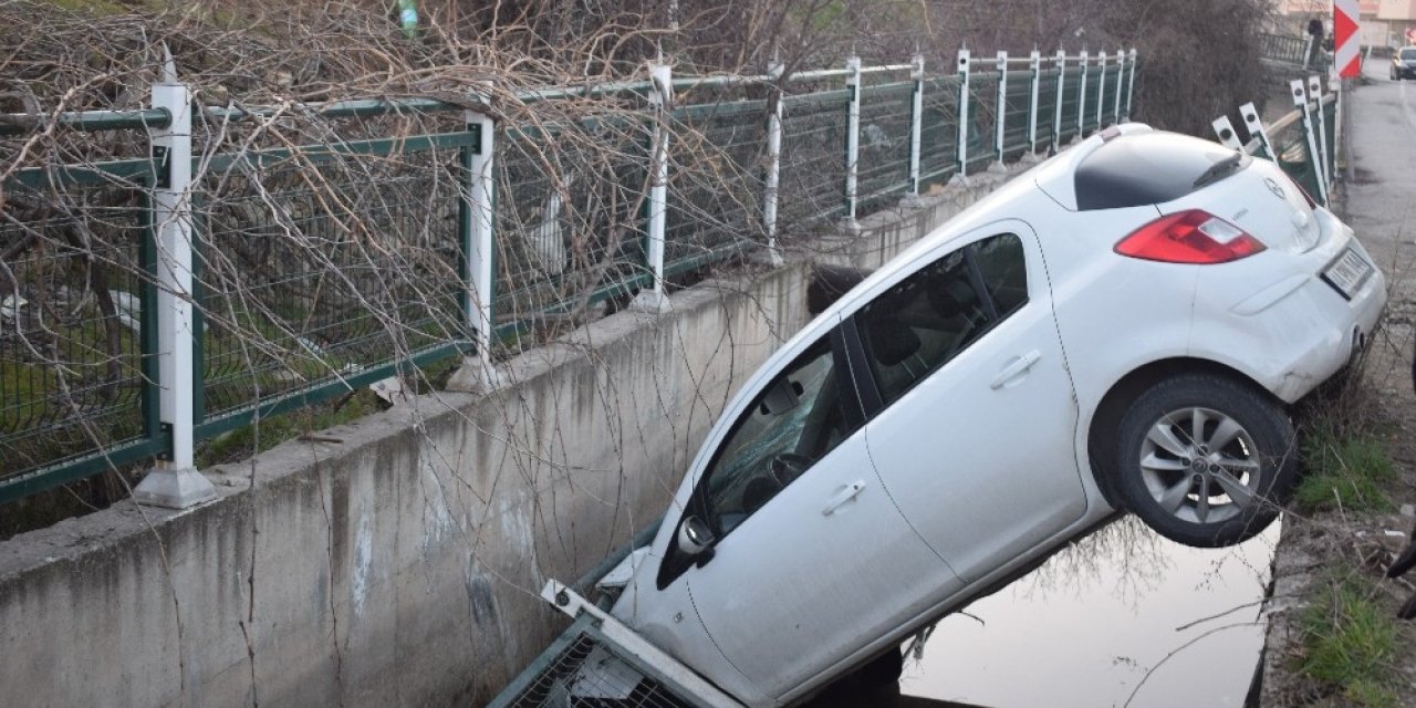 Malatya’da otomobil sulama kanalına uçtu: 2 yaralı