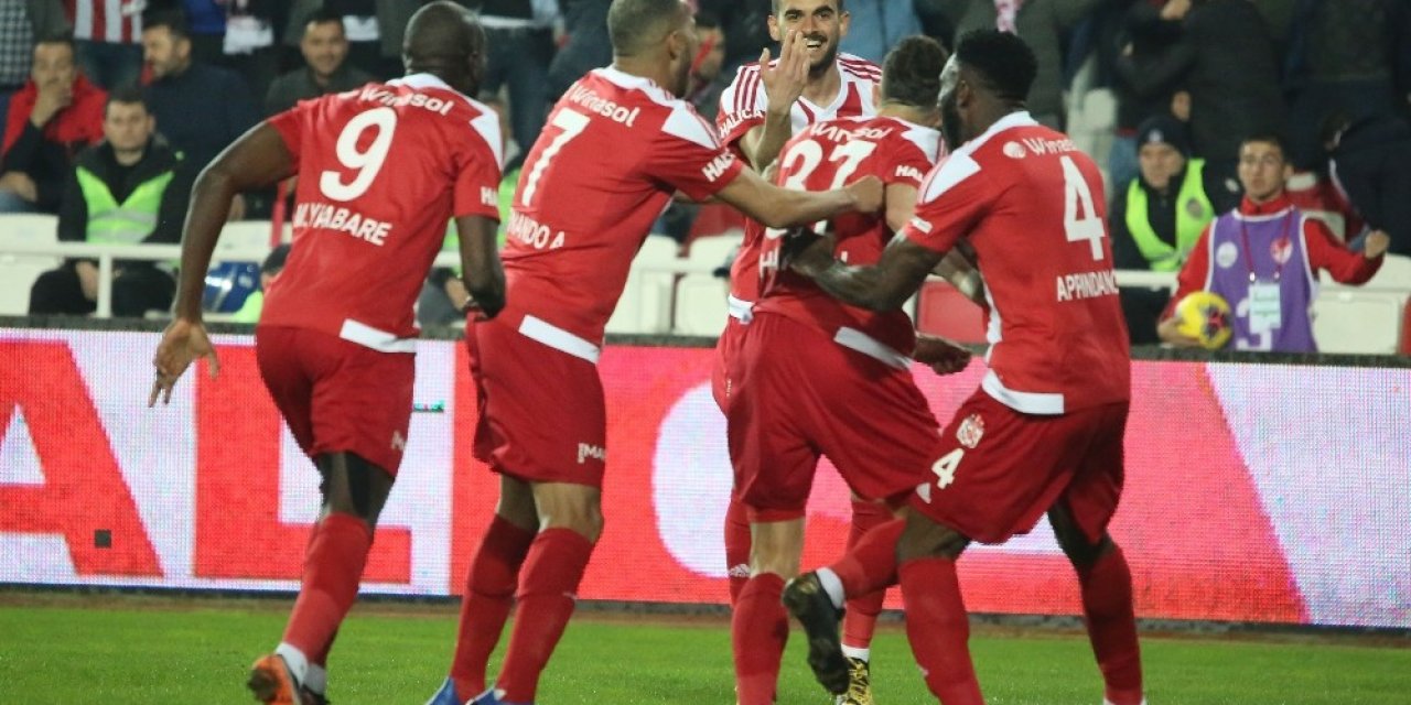 Süper Lig: Sivasspor: 1 - Galatasaray: 1 (Maç devam ediyor)