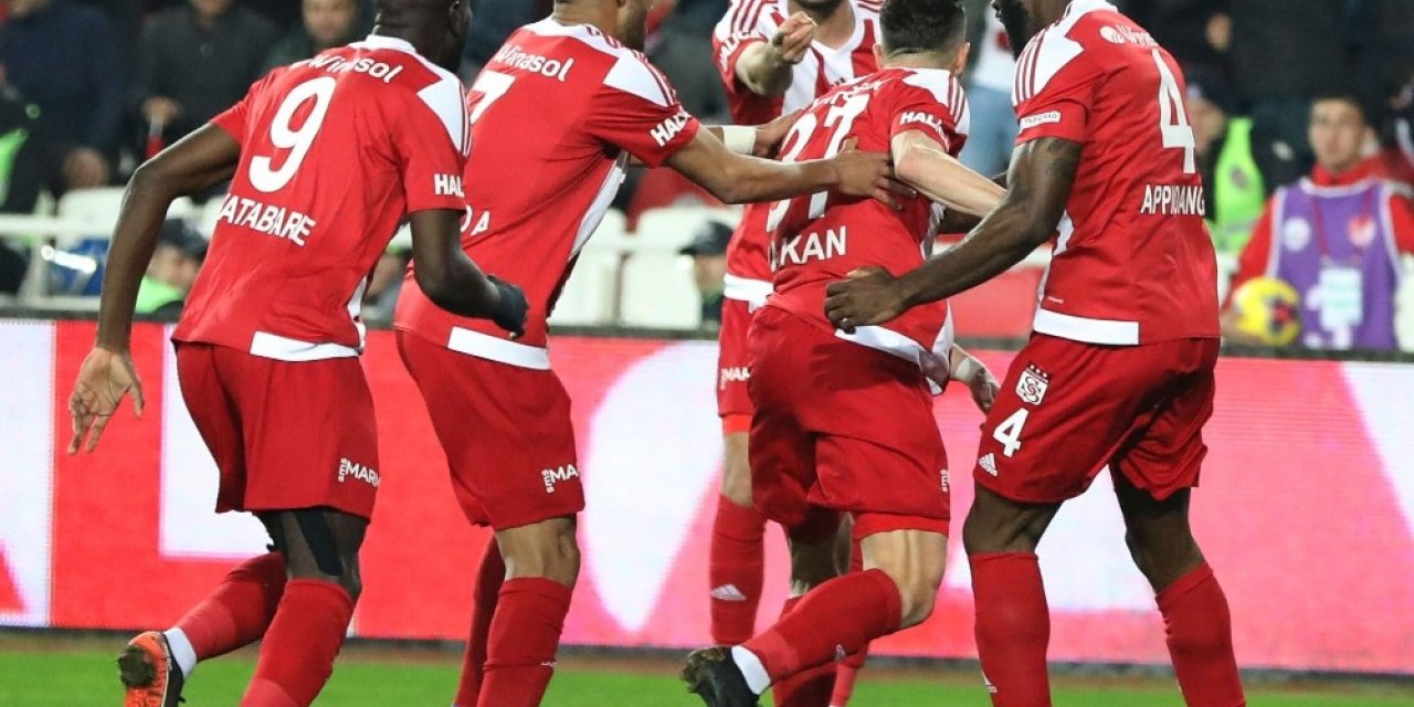 Galatasaray yenilmezlik serisini 9’a çıkardı