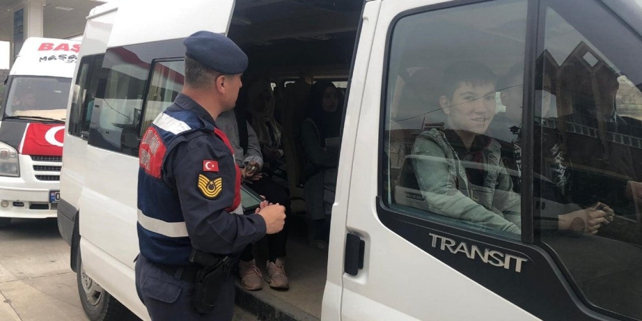 Jandarma okul servislerini denetledi