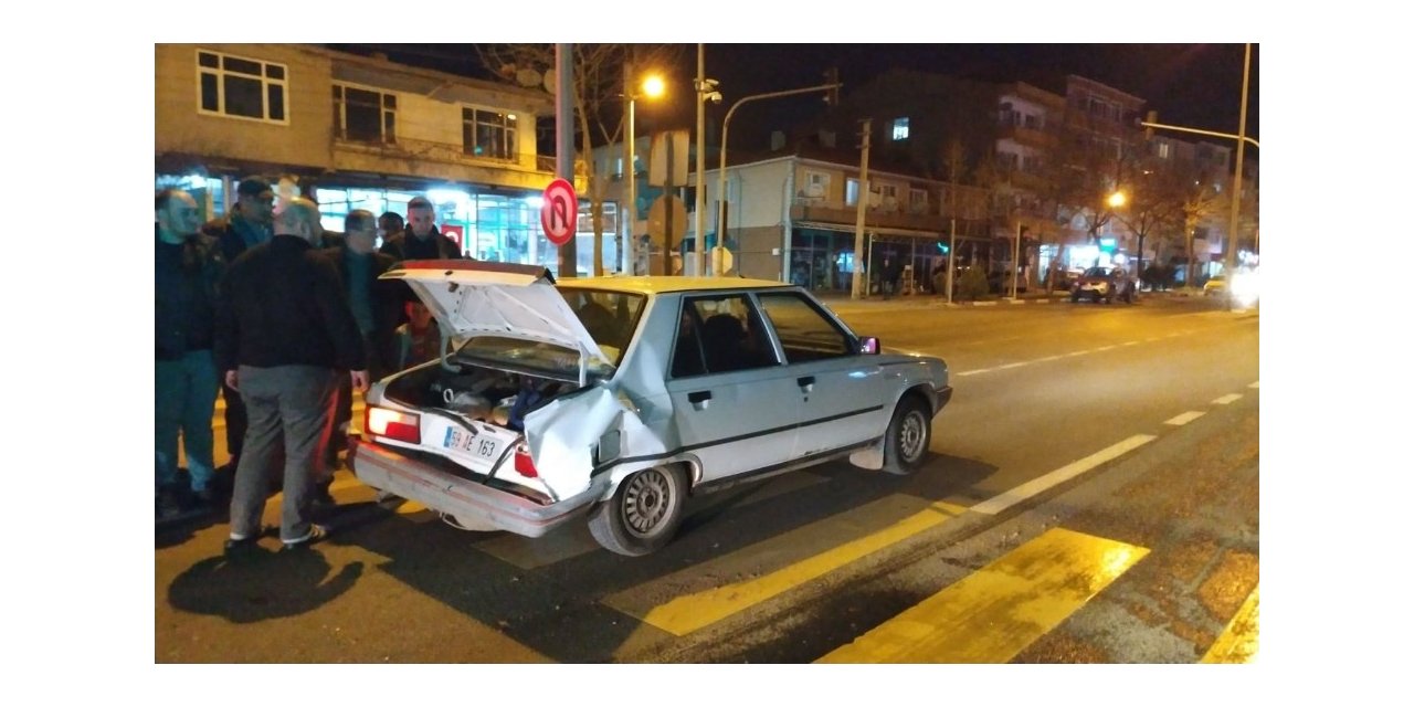 Kırmızı ışıkta çarpıp kaçtı