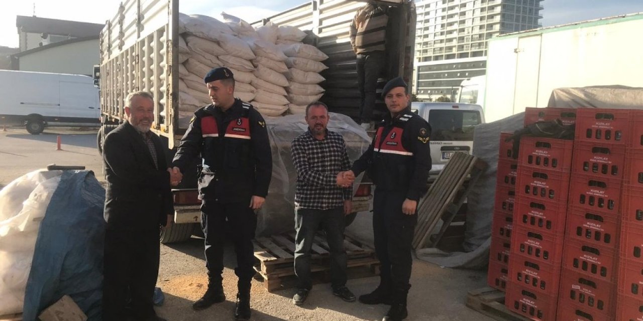 Tırın dorsesinden 9 ton şeker çalan hırsızlar yakalandı