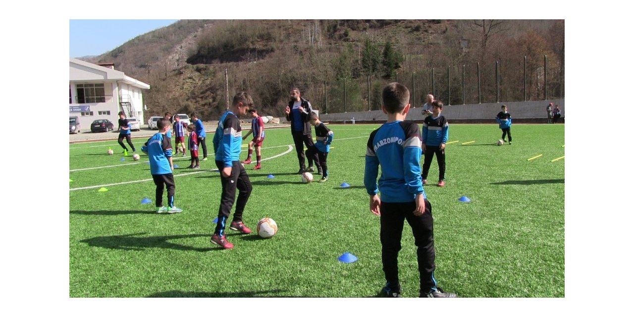 Artvin’de Trabzonspor Futbol Okulları’na yoğun ilgi