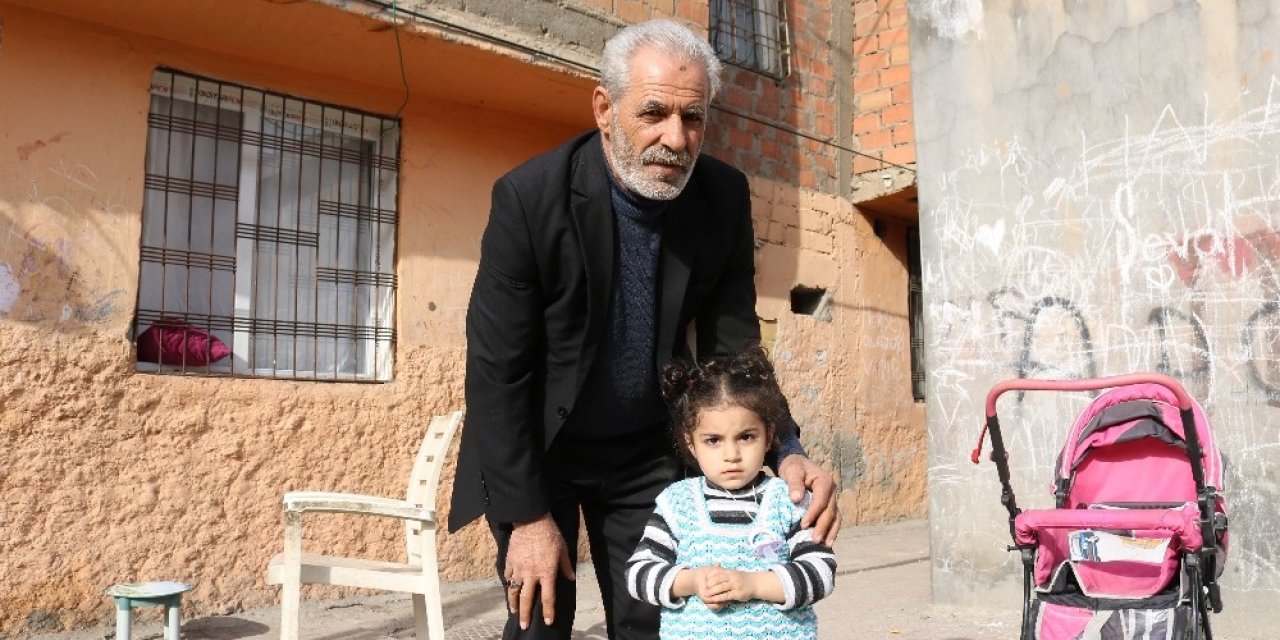 2 genç kız, 3 yaşındaki çocuğu 3 dakikada kaçırdı