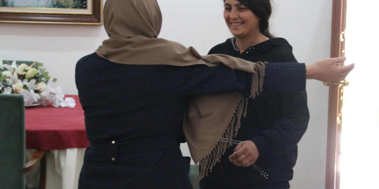 Güvenlik güçlerinin ikna çalışması sonucu bir aile daha evladına kavuştu