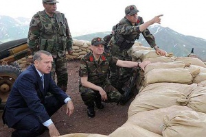 Atatürk'ün resimlerine baksınlar!