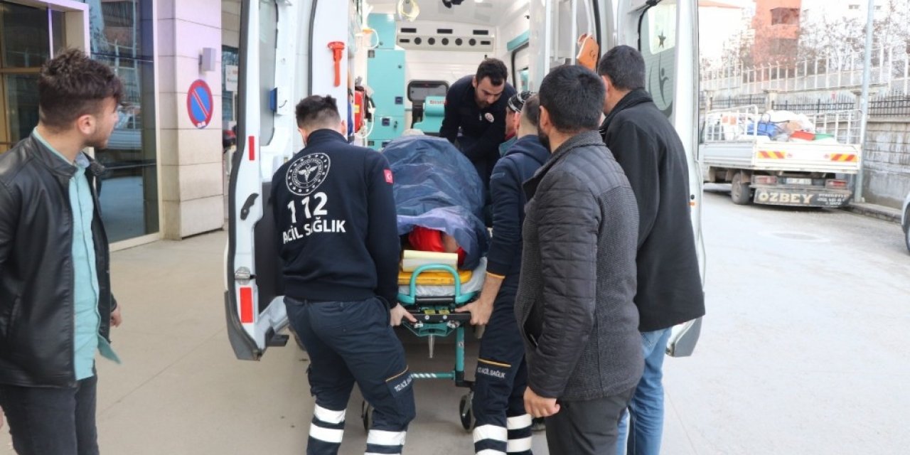 Siirt’te traktör ile römork arasına sıkışan bir kişi yaralandı
