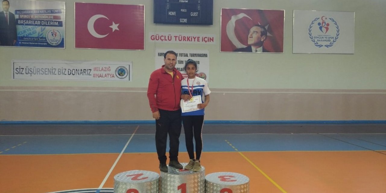 Tarsuslu öğrenci bilek birincisi oldu