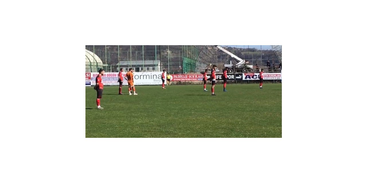 Sahada cezalara tepki olarak hareketsiz kaldılar