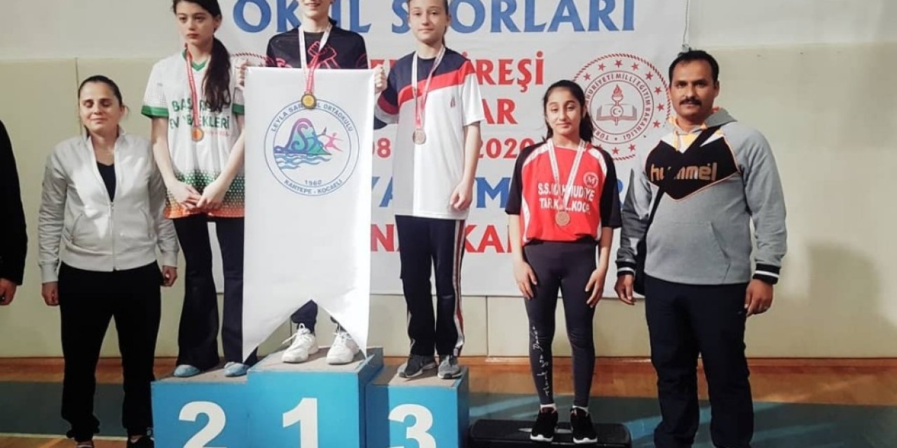 Kepsut’lu bilek güreşçilerinden başarı