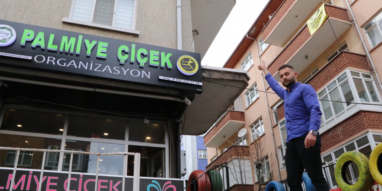 Çankırı'da iş yerinden çıkan kişinin üzerine halı düştü