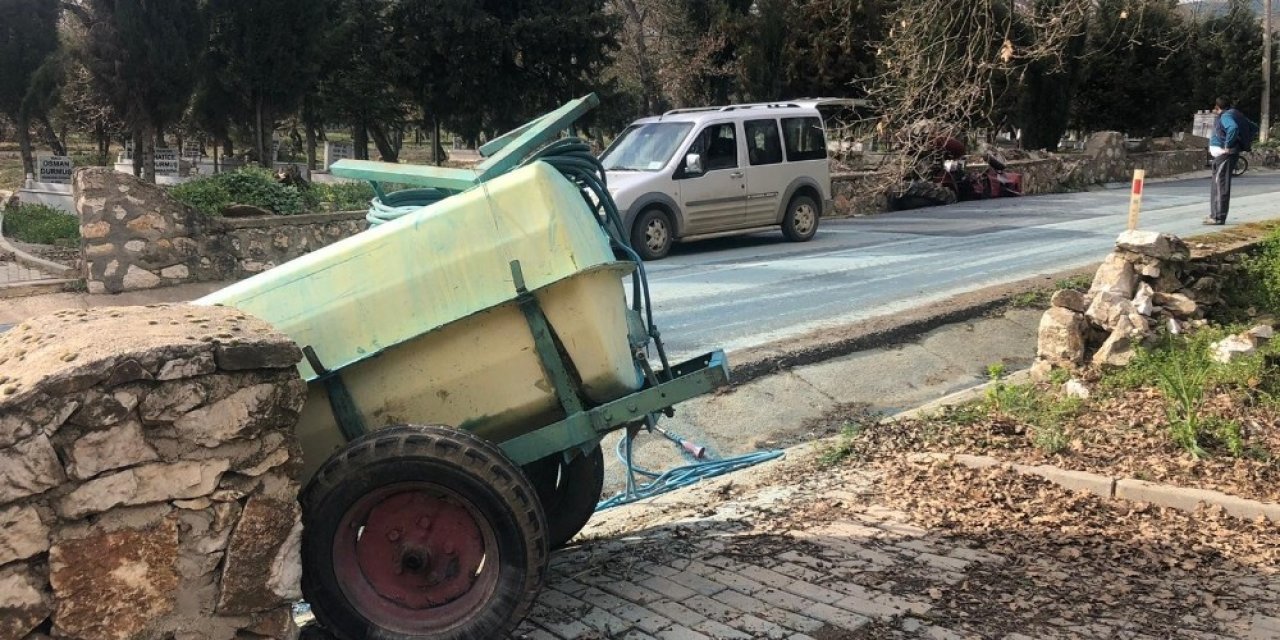 Traktör takla attı, yaşlı sürücü yaralandı