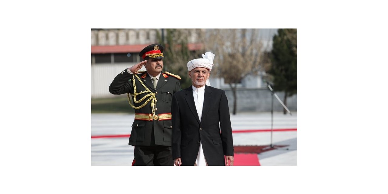 Afganistan’da aynı anda 2 farklı yemin töreni