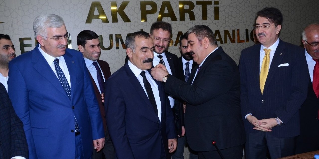 İyi Partili Palandöken Belediyesi Meclis Üyeleri AK Parti sıralarına katıldı