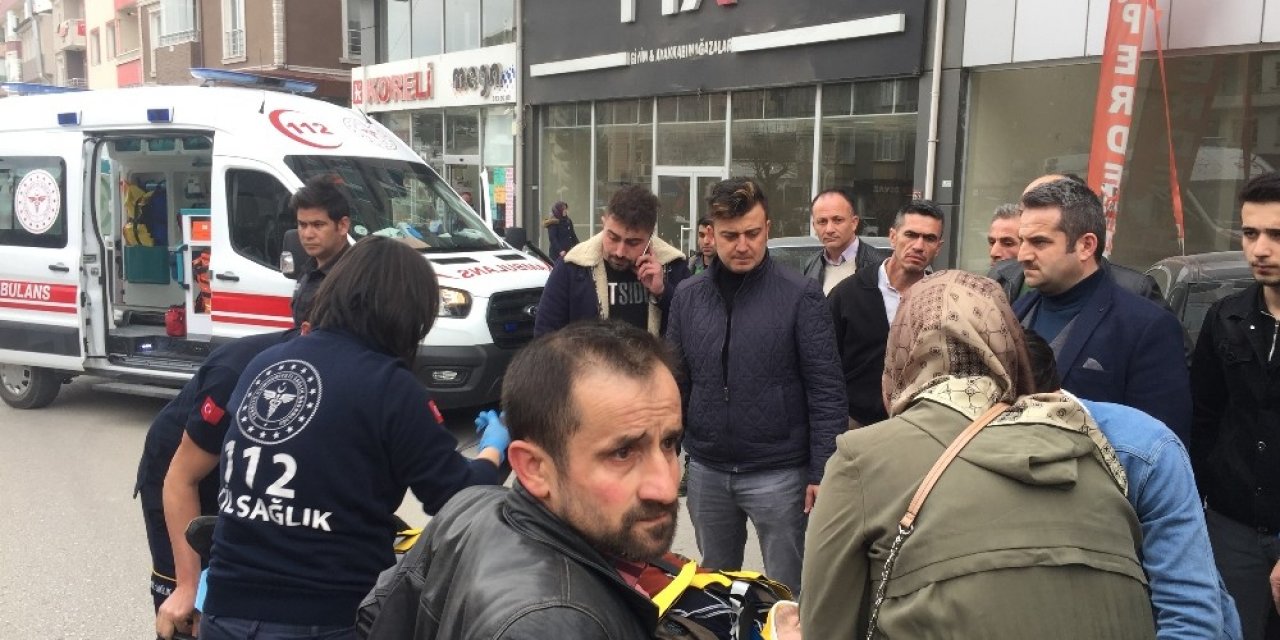 Tosya’da motosiklet yayaya çarptı: 2 yaralı