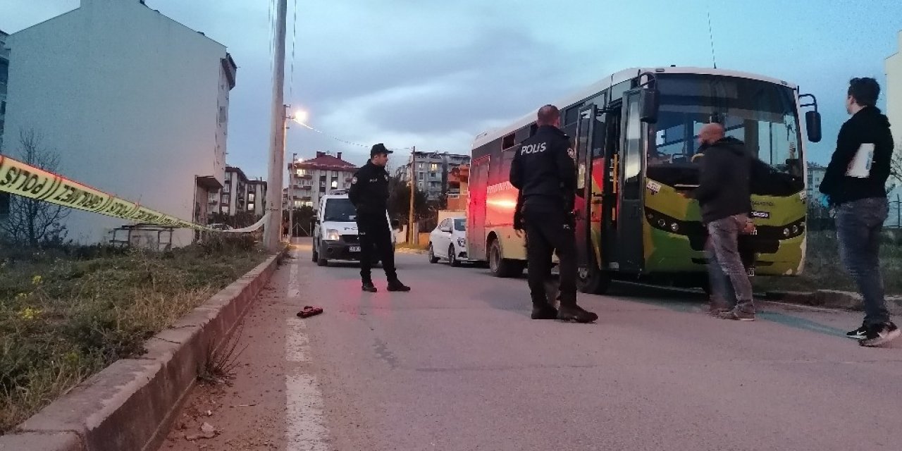 Yeni işe başlayan halk otobüsü sürücüsü evinin önünde silahla vuruldu