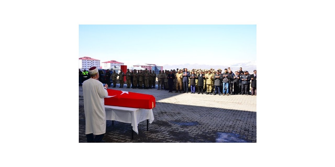 Kalp krizi geçirerek hayatını kaybeden asker için tören düzenlendi