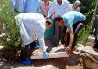 Cesedi 'yaşıyor' diye mezardan çıktı!