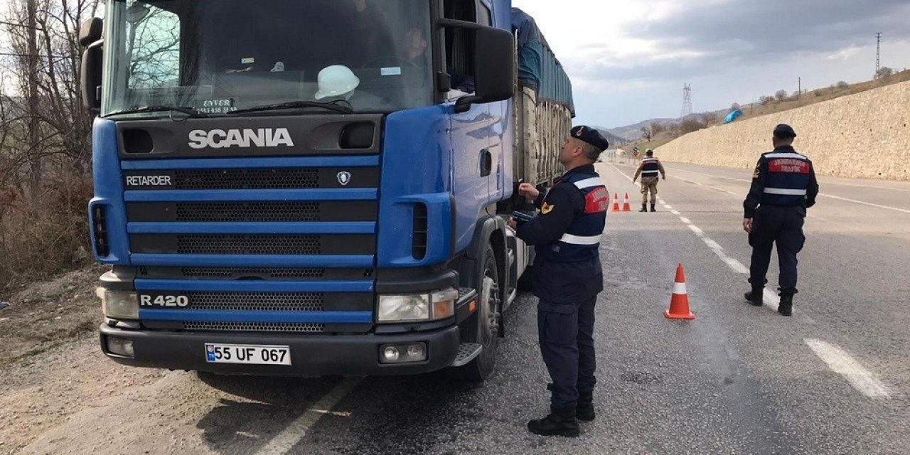 Yük taşıyan araçlar denetlendi