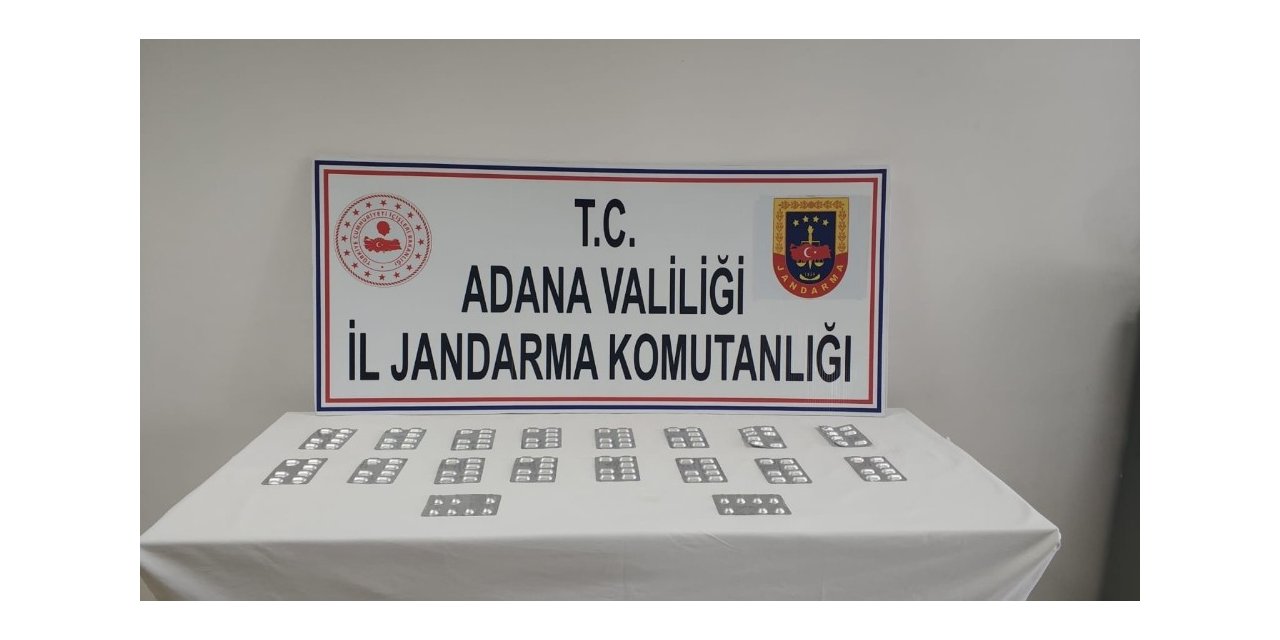 Cezaevine uyuşturucu sokmak isterken yakalandılar