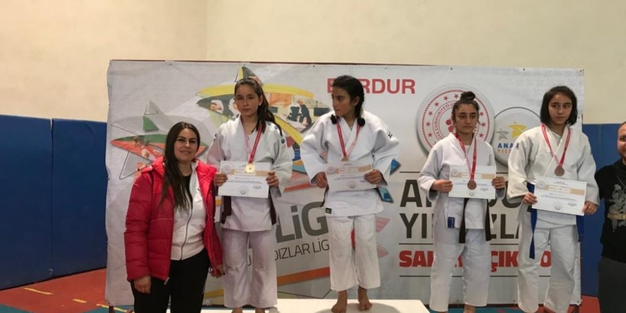 Ispartalı Judoculardan 1 gümüş, 1 bronz madalya