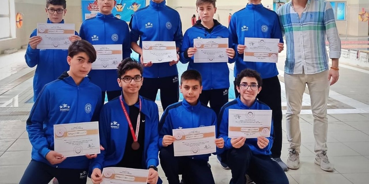 Analigde, yüzme takımı yarı finale çıktı