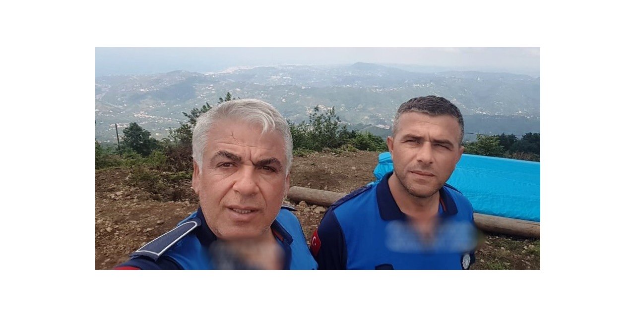 Şehit mezarının devrilen bayrak direğini kaldırmaya çalışırken yüksek gerilime kapılarak hayatını kaybetti