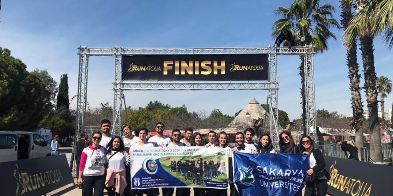 SUBÜ’lü öğrenciler Runatolia Maratonu’nda gönüllü olarak yer aldı