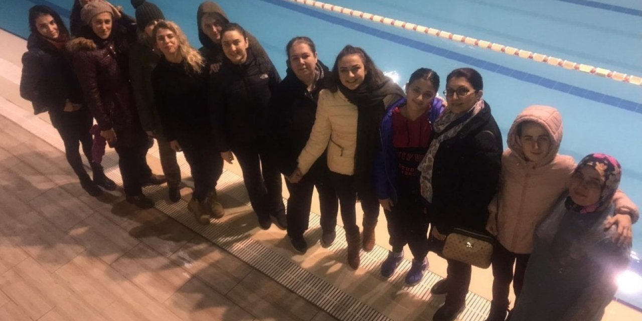 Yunusemre’de yüzme kursları devam ediyor