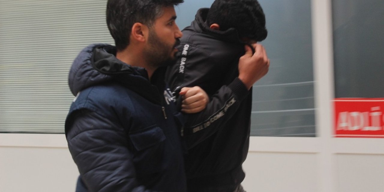 Çaldıkları motosikletle hırsızlık yaparken yakalandılar