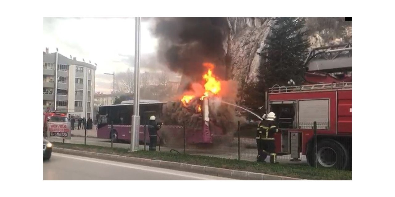 Yangını dikiz aynasından fark etti, olası faciayı önledi