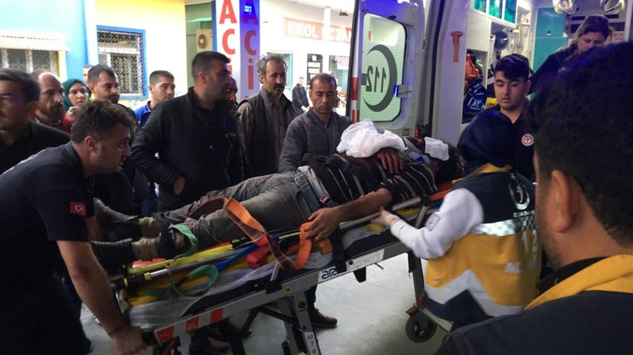 İşçi minibüsü şarampole yuvarlandı: 3 ölü, 14 yaralı
