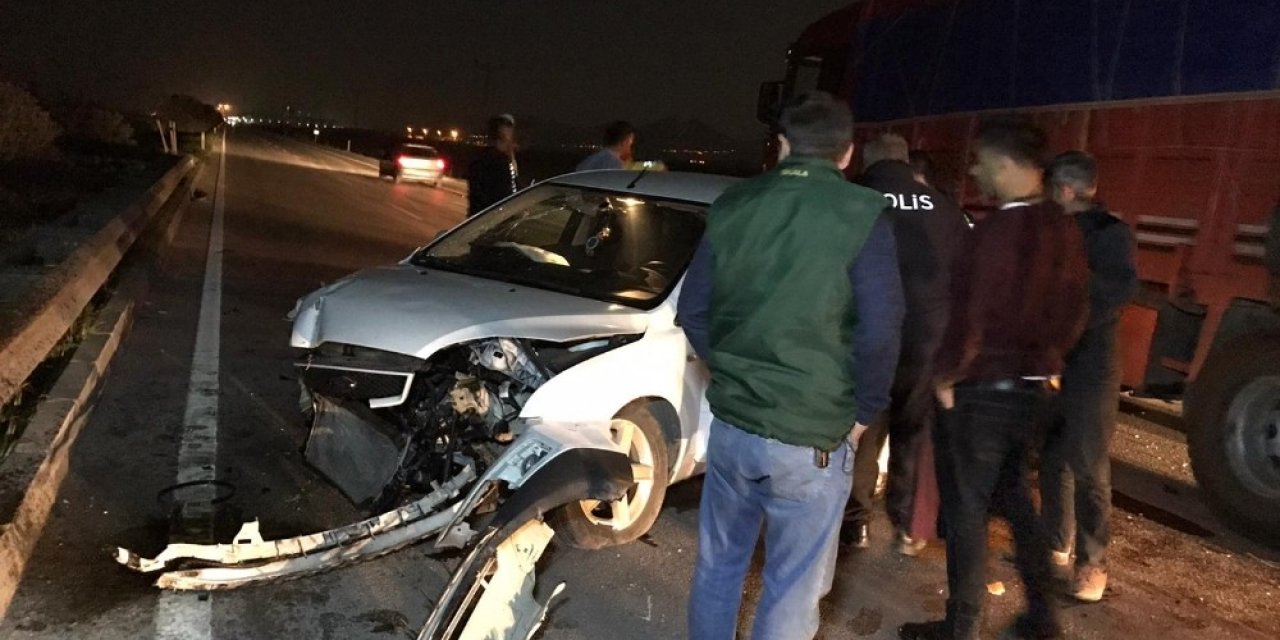 Polis memuru görev çıkışı kaza yaptı