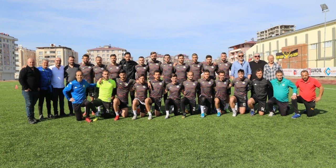 Başkan, futbolcu maaşları için kredi çekti, evini sattı!