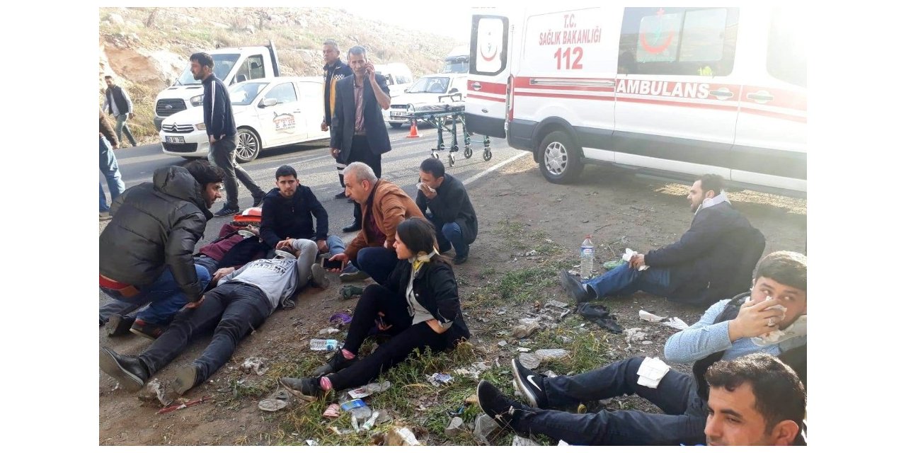 Şanlıurfa’da işçi servisleri kaza yaptı: 18 yaralı
