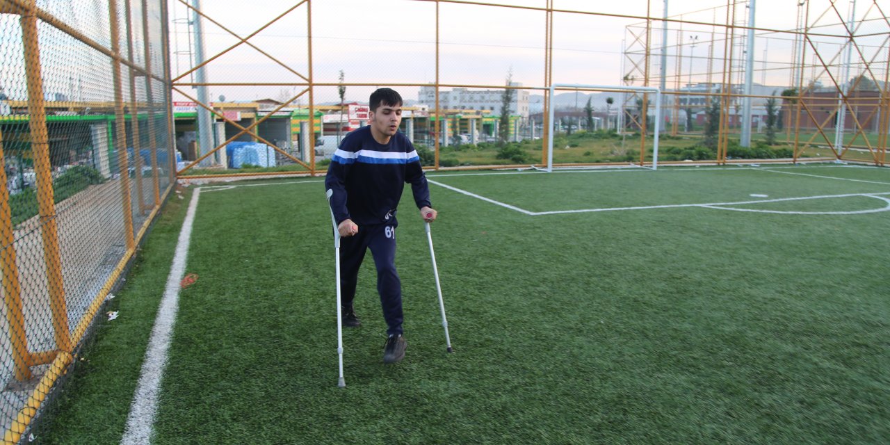 Engelini ampute futbolla aşmaya çalışıyor