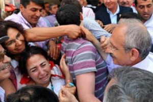 CHP'liler gazeticilerle kavga etti
