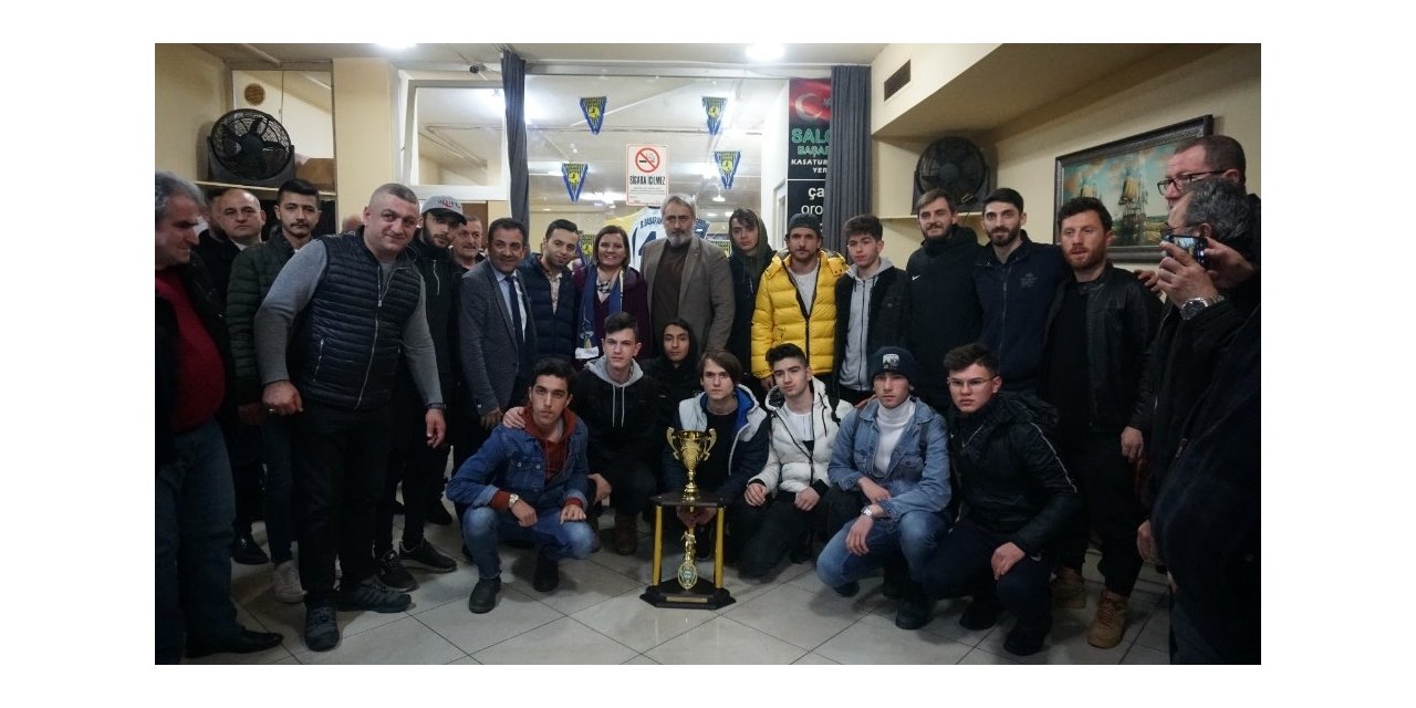 Başaranspor şampiyonluğu Başkan Hürriyet’le kutladı