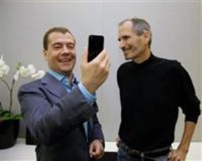 iPhone 4G'nin ilk sahibi oldu