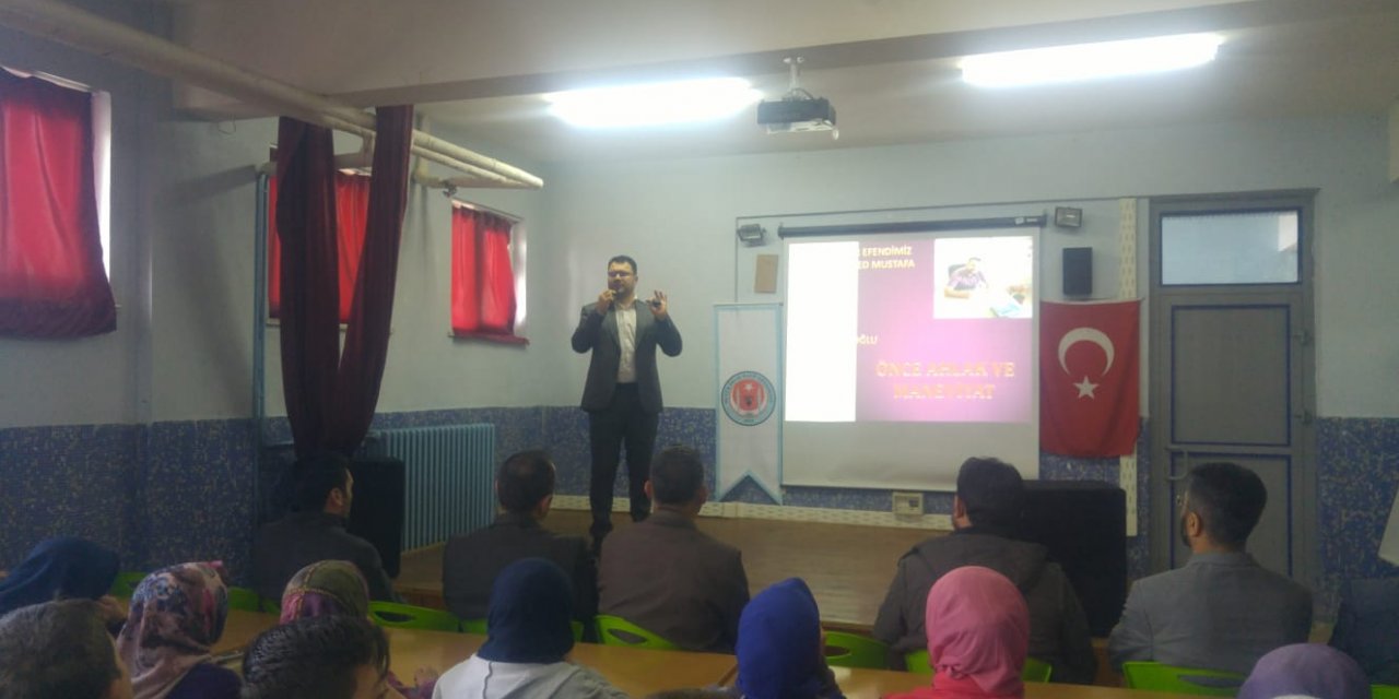 Hüyük'te okur yazar buluşması