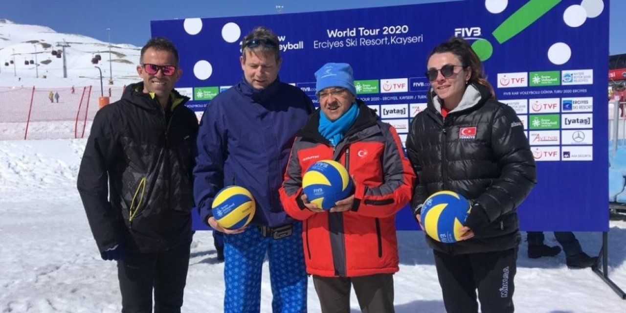 Dünyada 2 yerde yapılacak Snowvoley Dünya Kupası Turnuvası’nın ilk etabı Erciyes’te düzenlenecek