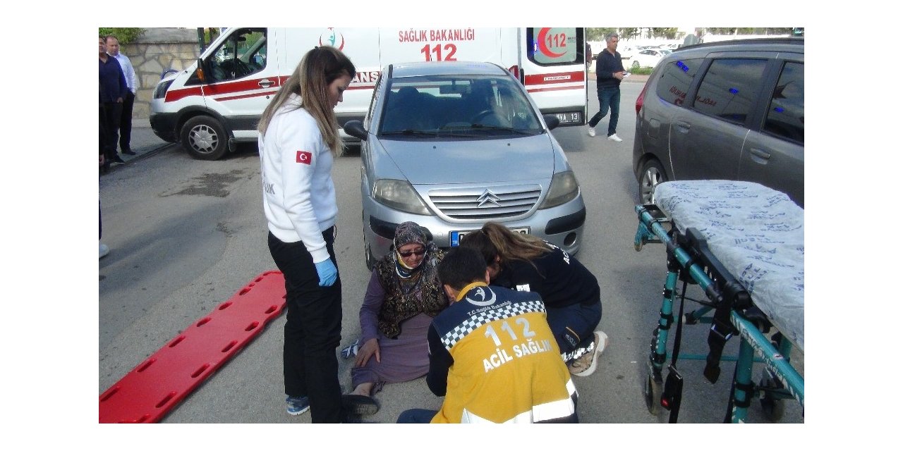 Yolun karşısına geçmeye çalışan kadına otomobil çarptı