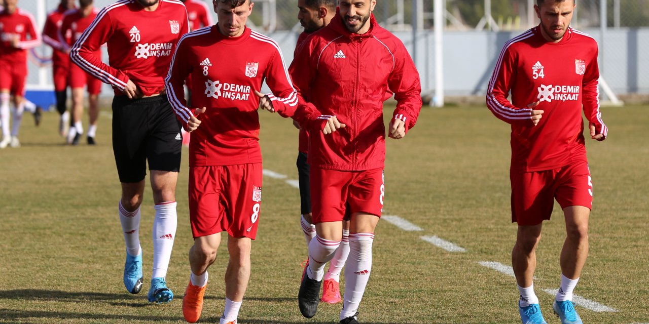 Sivasspor'da futbolculara "koronavirüs" nedeniyle yurt dışı yasağı