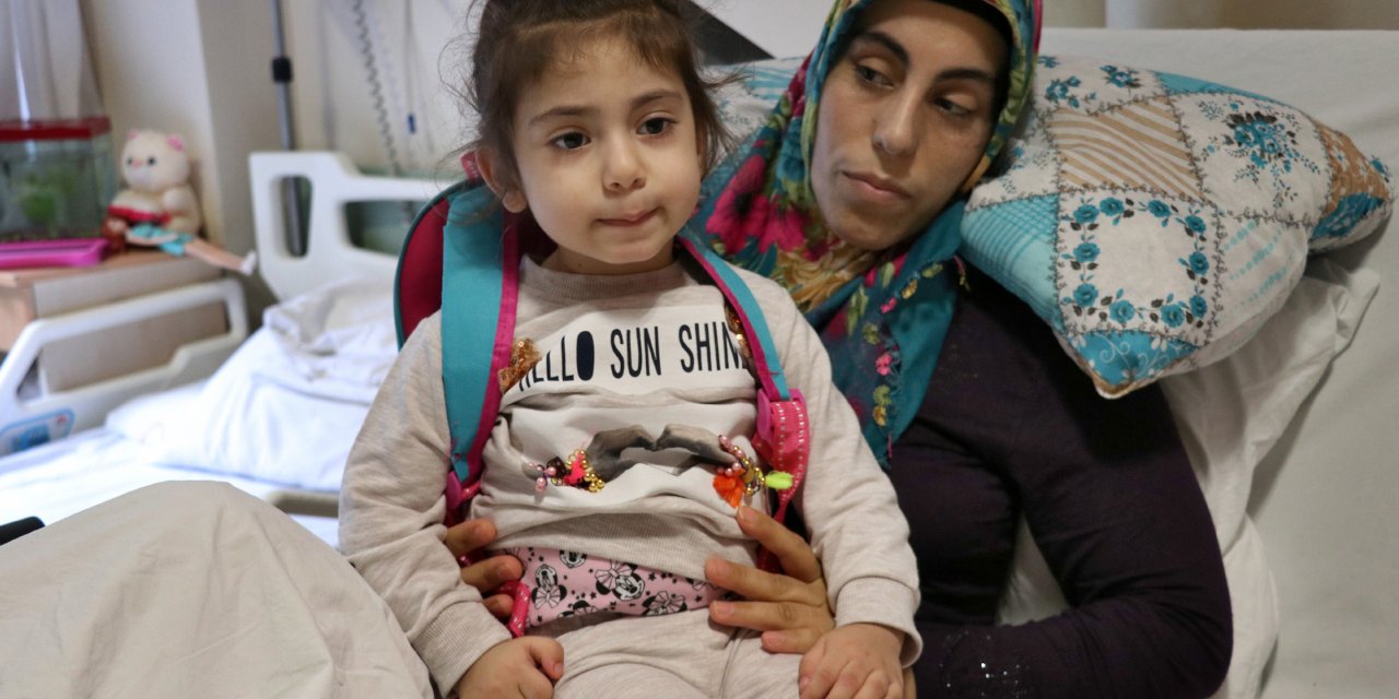 Enkazdan yaralı kurtarılan anne ve küçük kızı günler sonra kavuştu