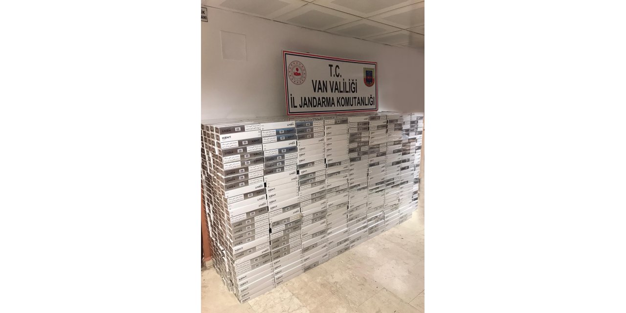 Van'da tekneyle sigara kaçakçılığı yapan 2 kişi yakalandı