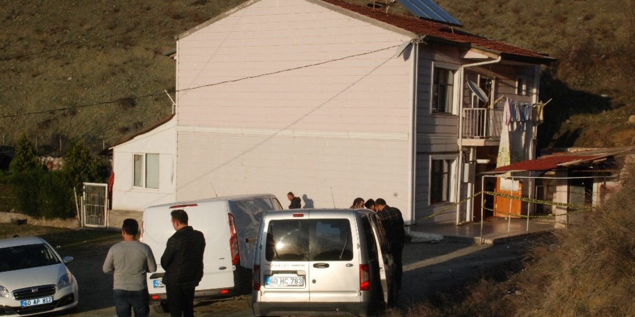 Evine giren hırsızı bıçaklayarak öldürdü