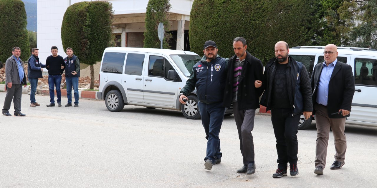 GÜNCELLEME 2 - Denizli'de yol kenarında bulunan erkek cesedine ilişkin gözaltına alınan 2 zanlı tutuklandı