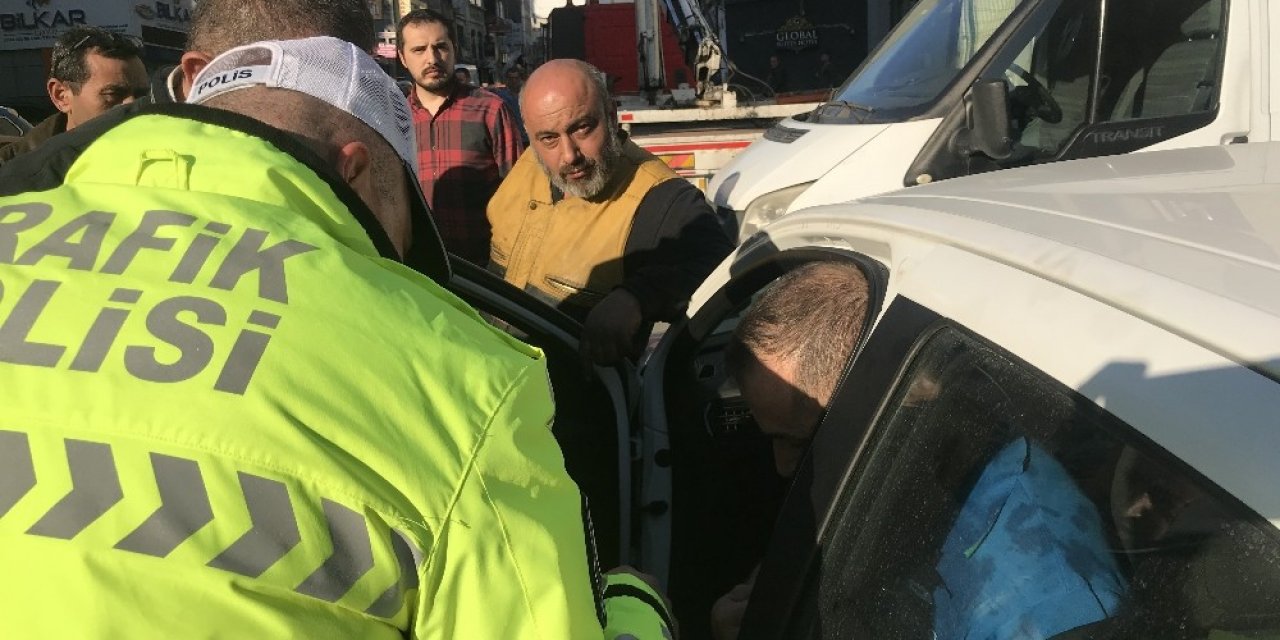 İstanbul’un göbeğinde “bonzaili” sürücü dehşeti: Polis zor anlar yaşadı
