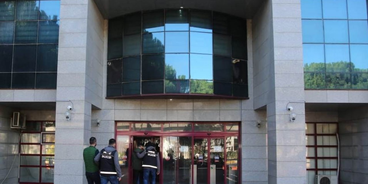 Balıkesir’de 4 uyuşturucu taciri tutuklandı