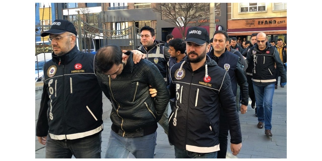 Uyuşturucu operasyonunda gözaltına alınan 8 şüpheli adliyede